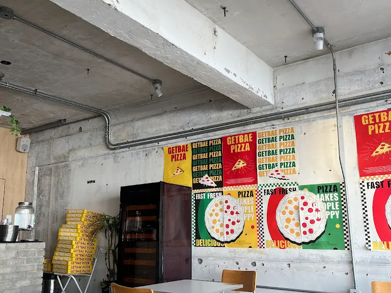 갯배피자 내부 인테리어