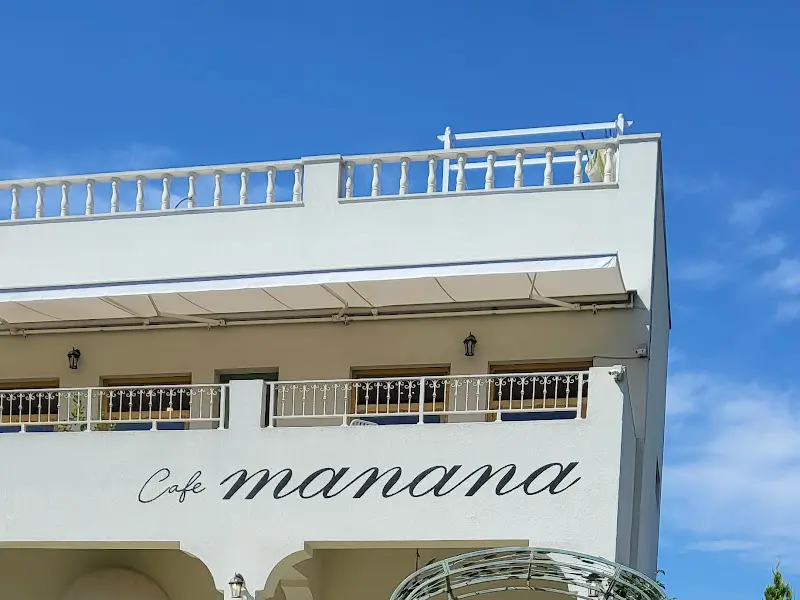 카페 마나나 외관 디테일