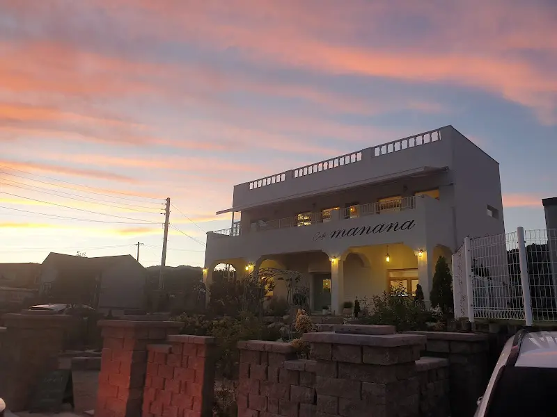 노을이 지는 마나나 외관