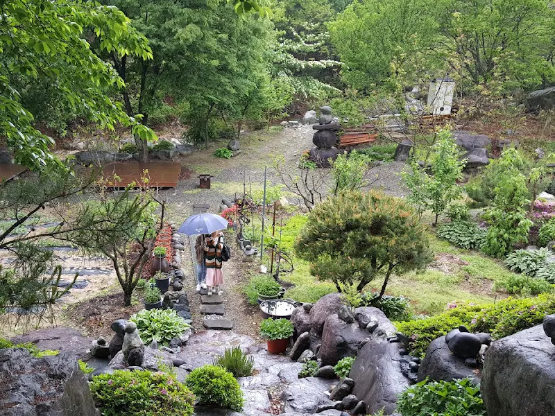 OO가든 주변의 아름다운 정원