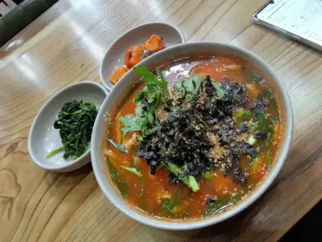 속초 정든식당 할머니 손맛 그대로! 김해 본가국수에서 찾는 추억의 맛집