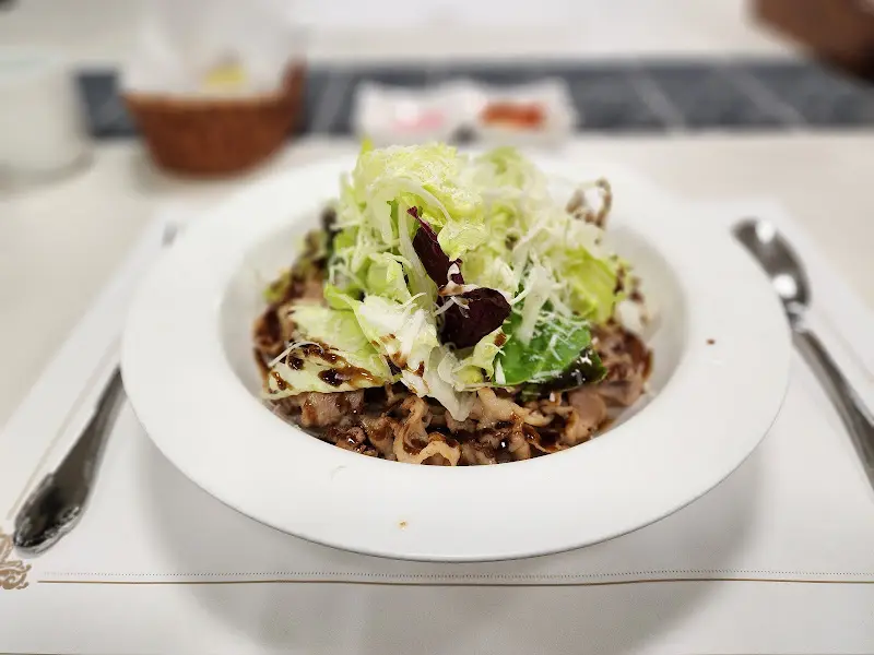 독특한 비주얼의 삼겹살 파스타