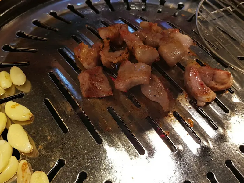 숯불에 구워진 돼지고기