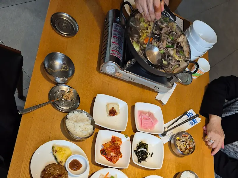 푸짐하게 차려진 한 상