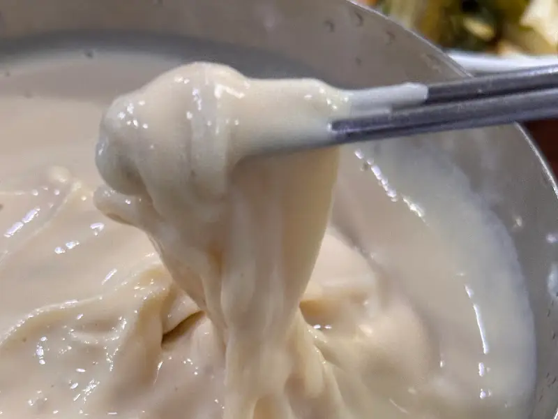 쫄깃한 면발과 진한 콩국물