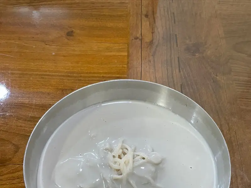 뽀얀 콩국수의 자태