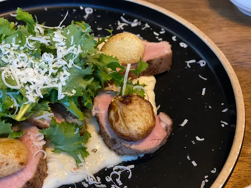 돼지 안심 스테이크 단면