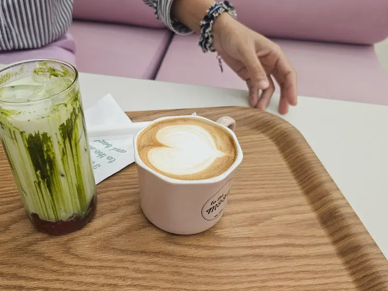 벚꽃라떼와 녹차라떼