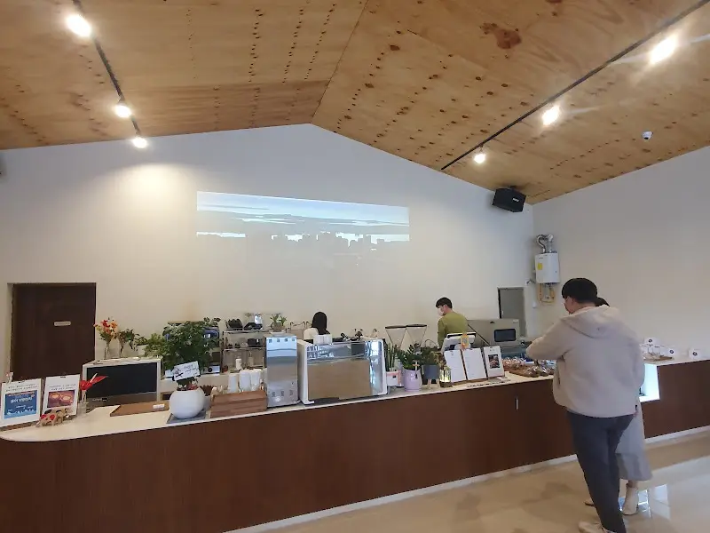 우유일기 카운터 전경