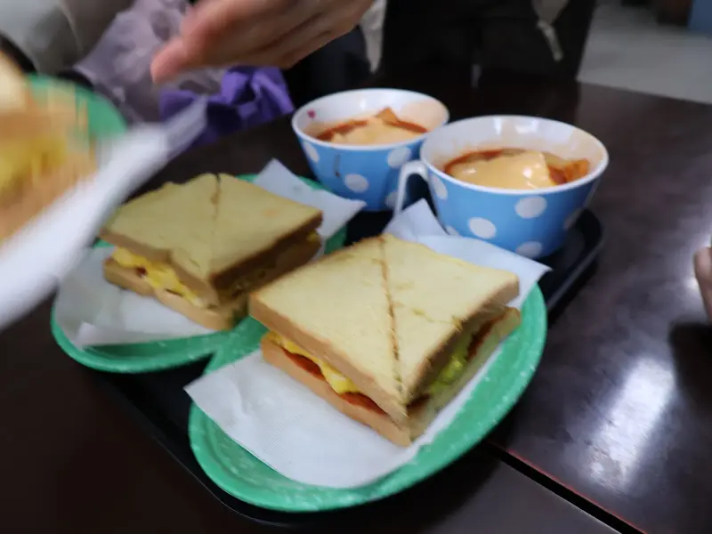 오징어선생 즉석떡볶이 떡볶이와 토스트