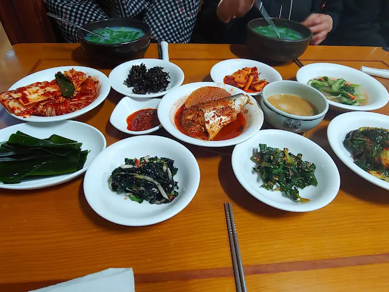 다양한 밑반찬들