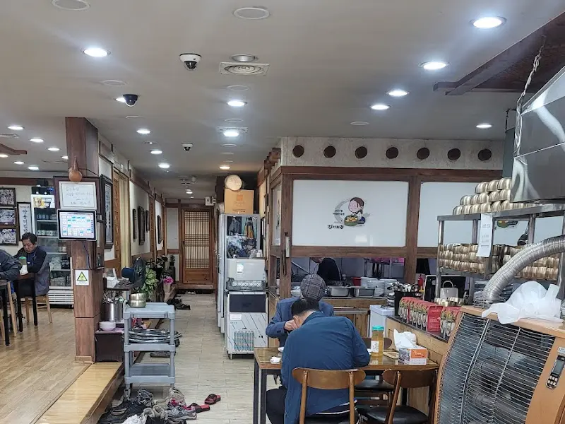 깔끔하고 넓은 실내