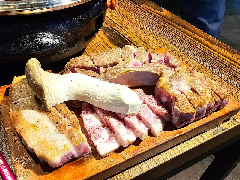 돼지고기 한 상 차림