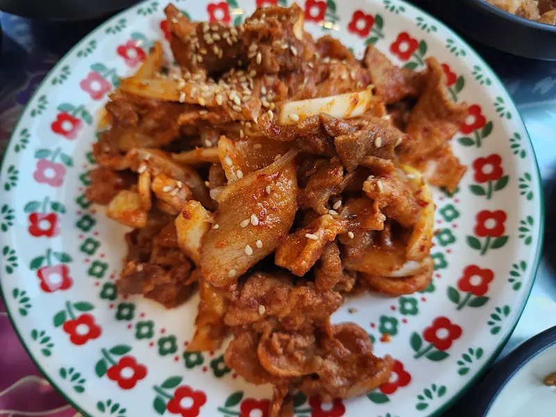 윤기 좌르르 흐르는 제육볶음