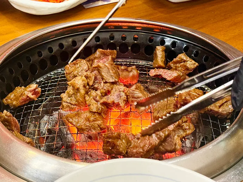 숯불에 구워지는 소갈비