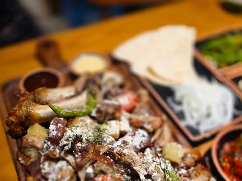 한 상 가득 차려진 족발