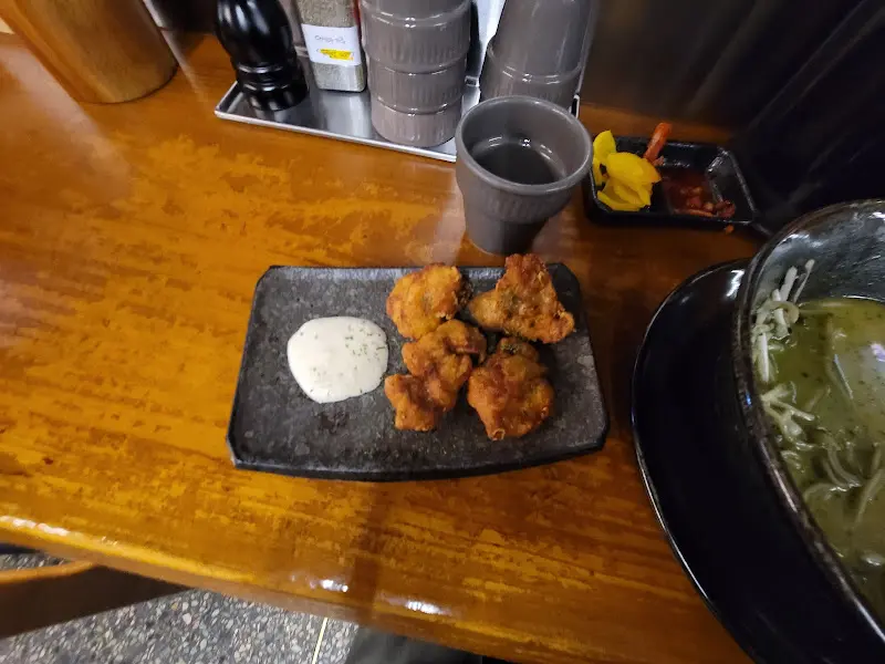 바삭한 닭 껍질 교자