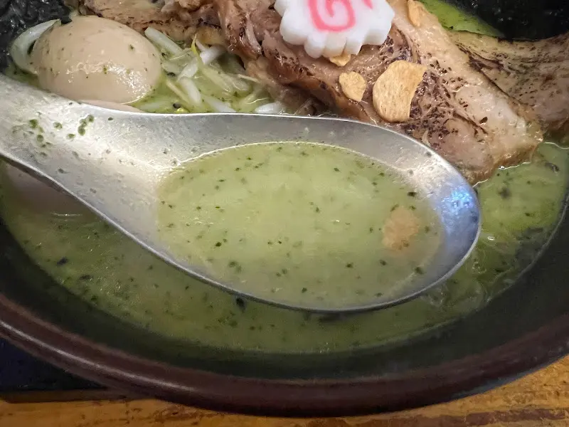 바질 라멘 국물