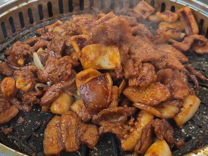 오삼불고기 굽는 모습