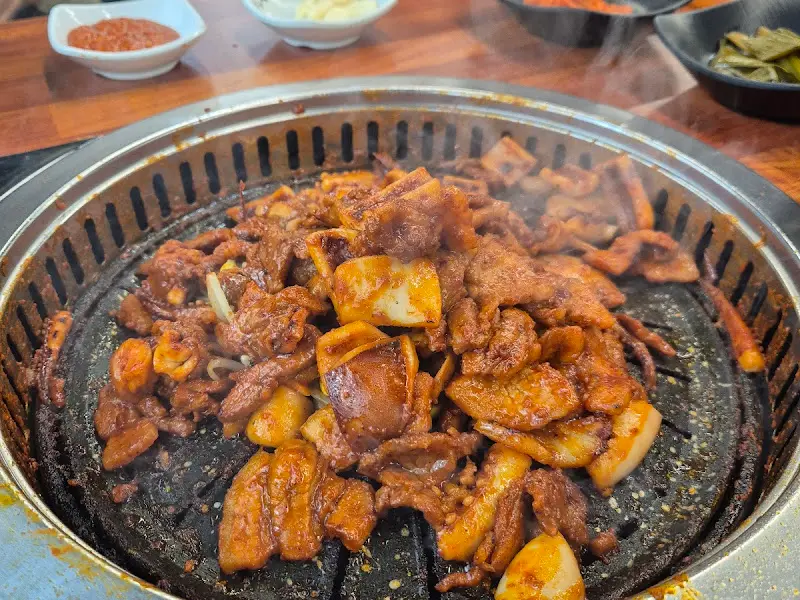 푸짐한 오삼불고기 한 상