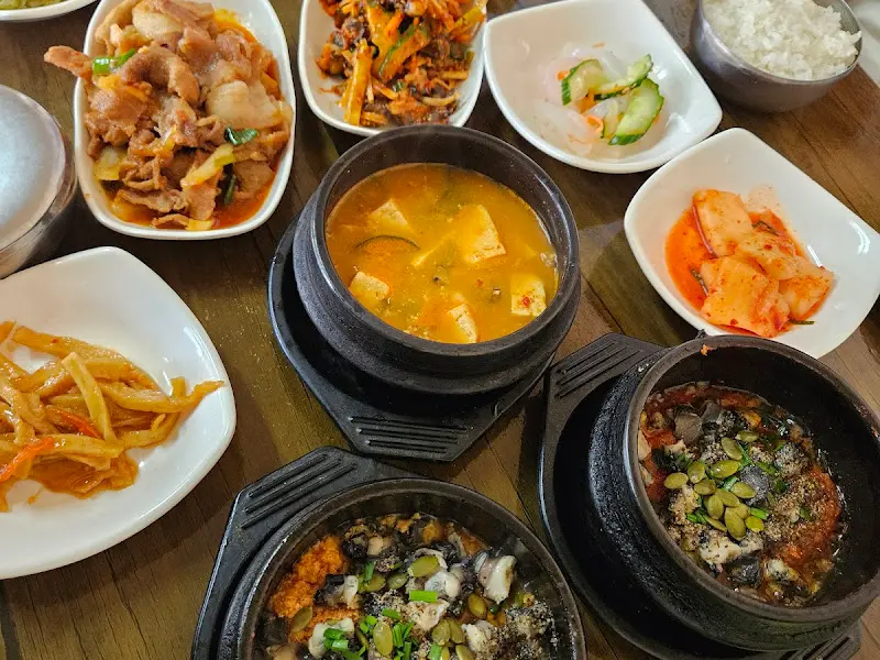 다채로운 반찬들