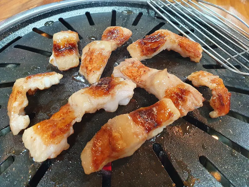 노릇노릇 구워진 껍데기