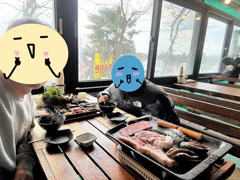 흑돼지와 밑반찬 한 상 차림