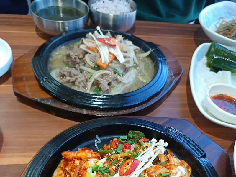 다채로운 반찬들