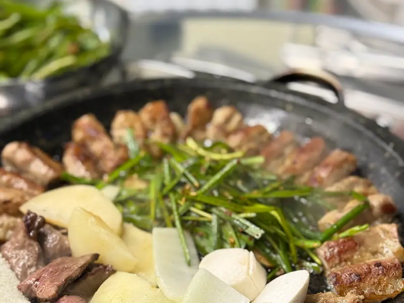 불판 가득한 곱창