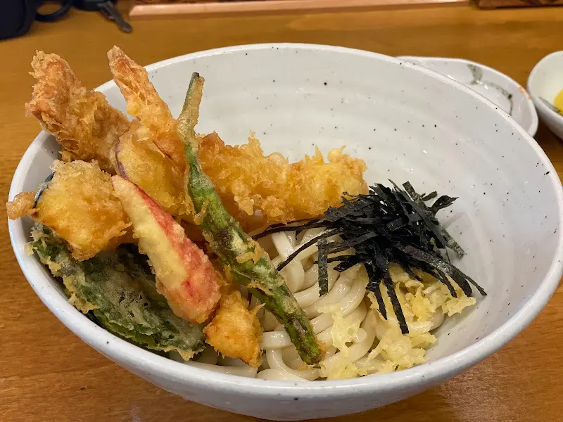 푸짐한 튀김 우동