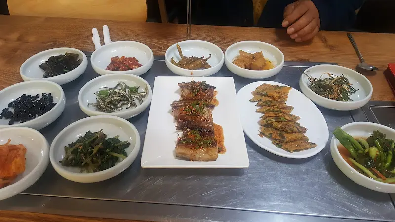 다양한 종류의 밑반찬