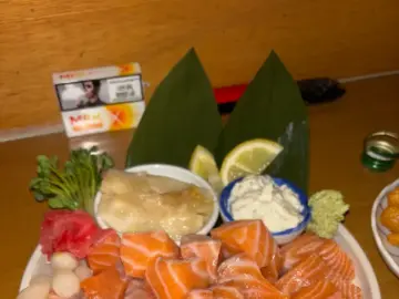 동대구역 밤을 물들이는 선홍빛 유혹, 그곳에서 맛보는 연어 한 점의 추억 (대구 맛집)