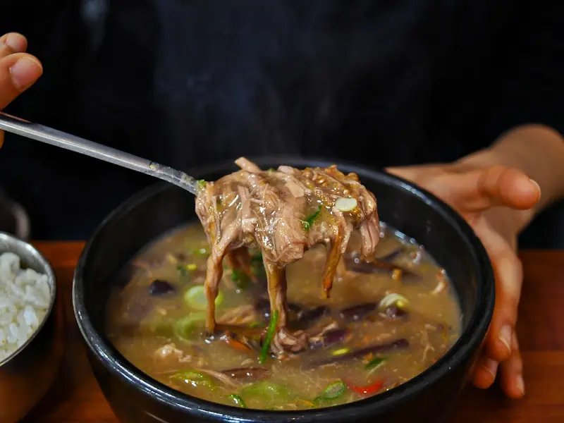 살코기가 가득 붙어 있는 접짝뼈