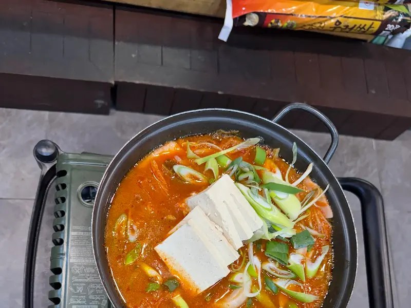 보글보글 끓는 김치찌개