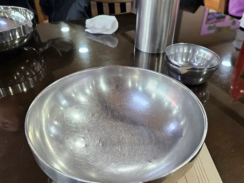 넉넉한 크기의 스테인리스 그릇