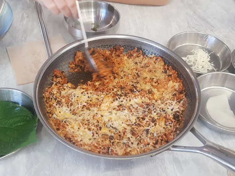 치즈가 듬뿍 올라간 볶음밥