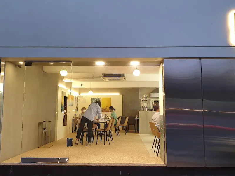 은은한 조명이 비추는 아리찬 쭈꾸미의 외관