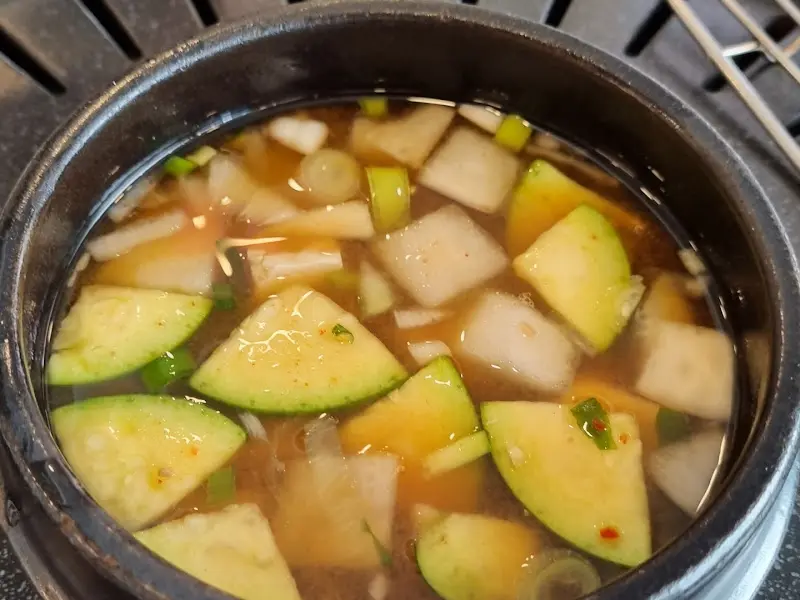 뚝배기에 담겨 나오는 된장찌개