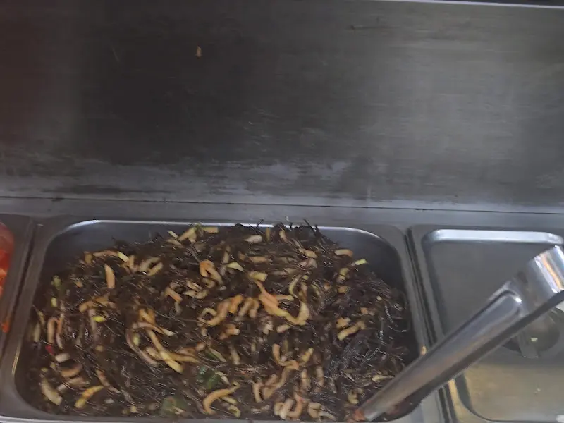 셀프바에 준비된 맛있는 잡채