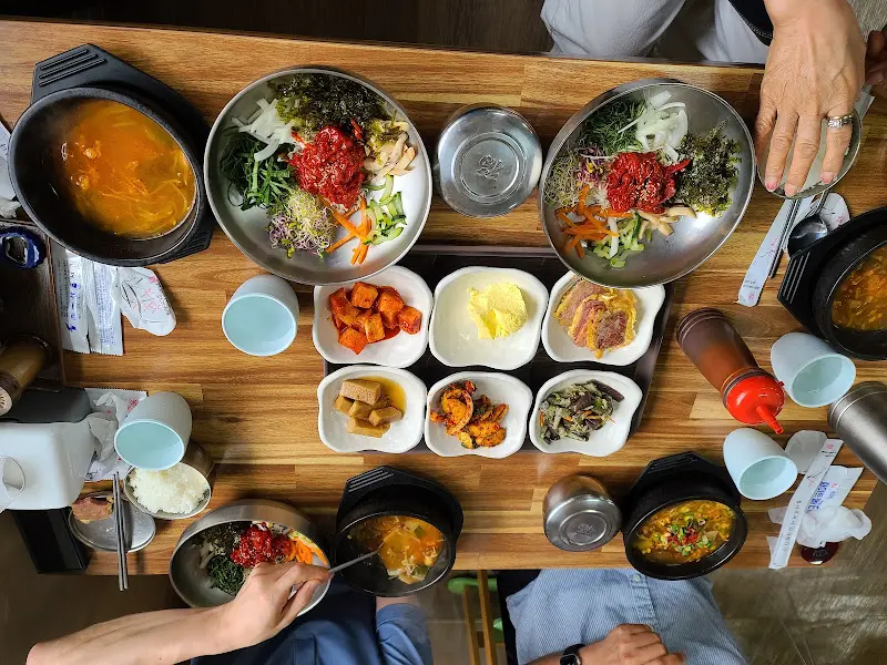 육회비빔밥과 밑반찬