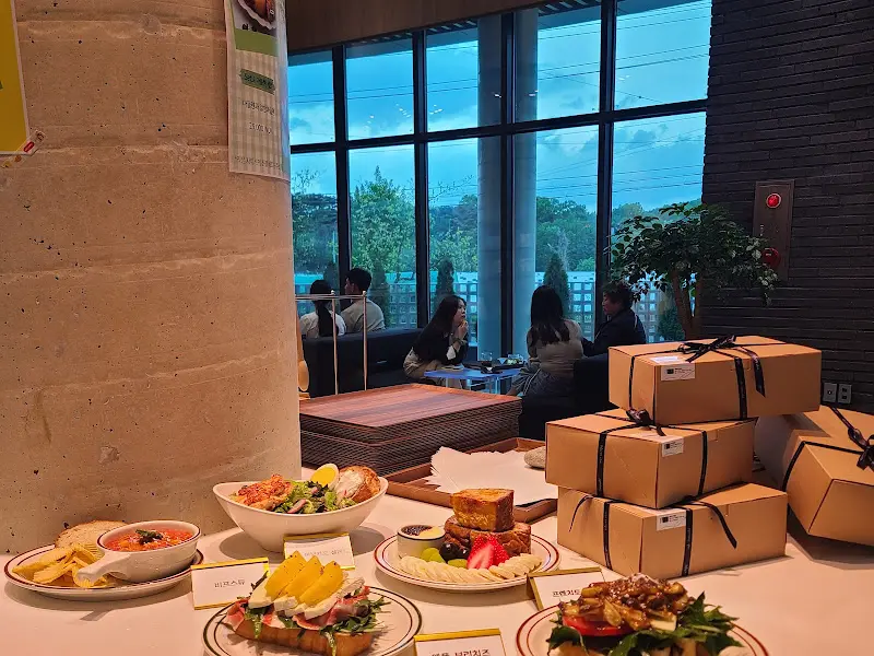 카페 내부 좌석