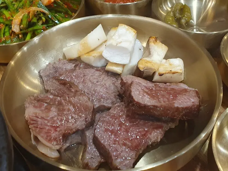 잘 구워진 고기