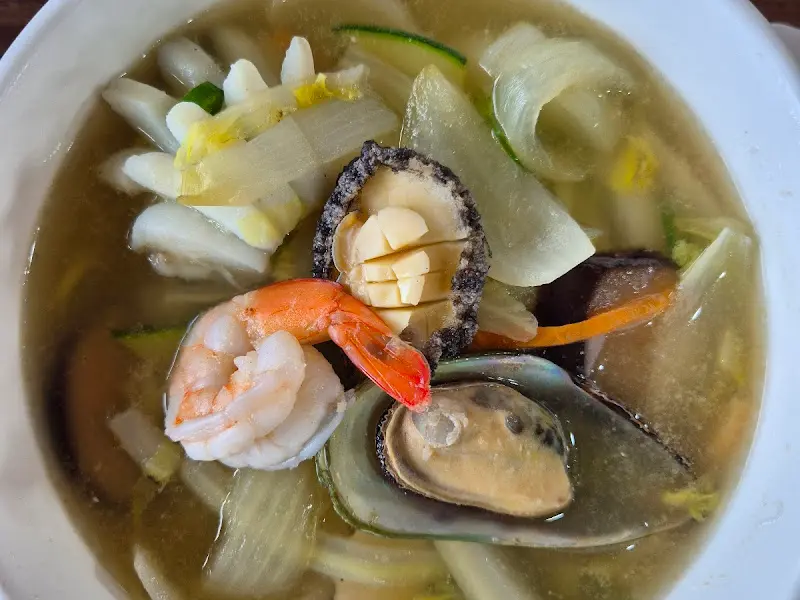 해산물이 가득한 백짬뽕