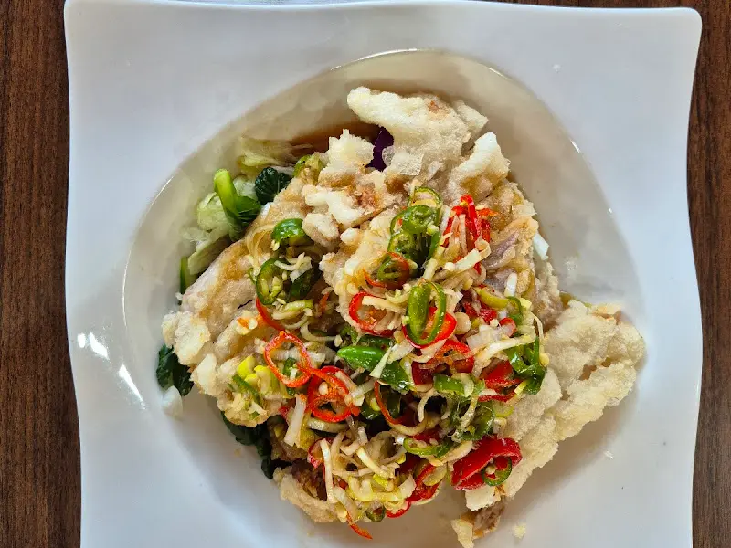 다채로운 고명이 올려진 탕수육