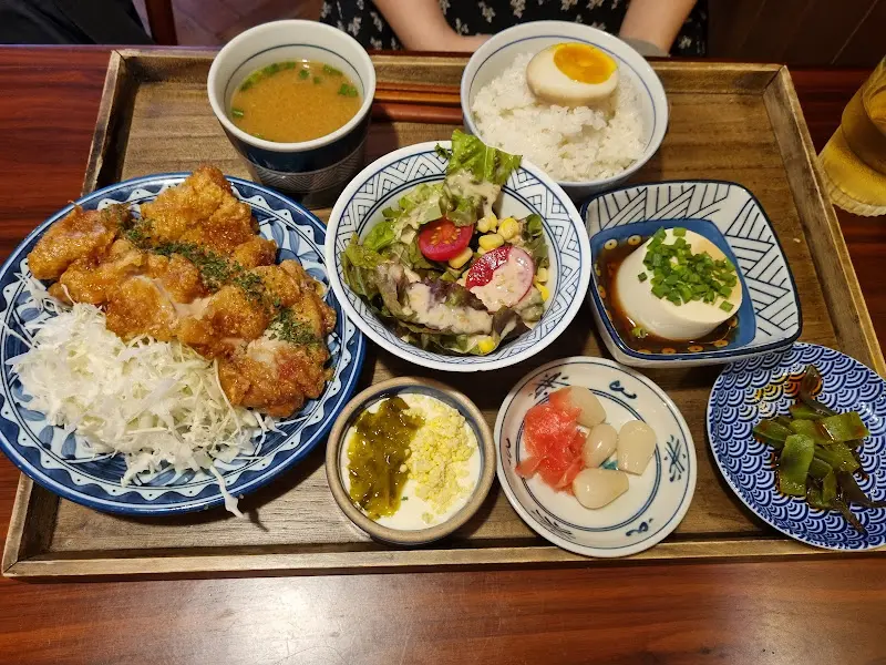 마라아시라 치킨난반 정식 한상차림