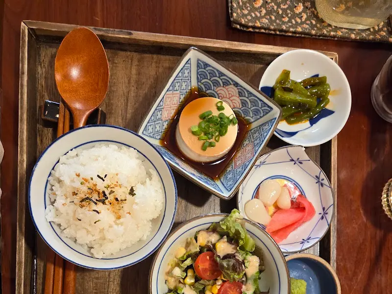 마라아시라 정갈한 상차림