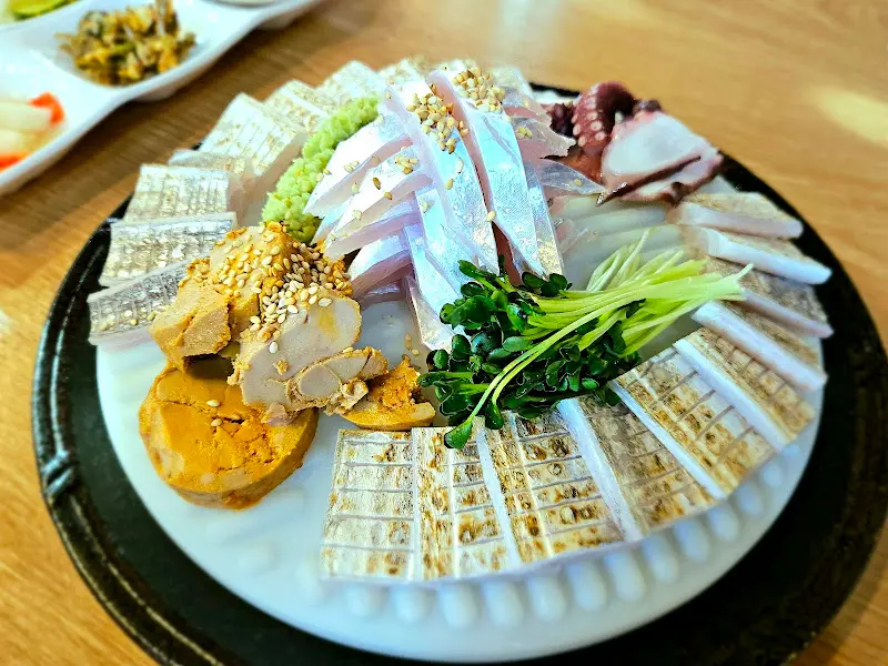 갈치회 오마카세 메인 플레이트