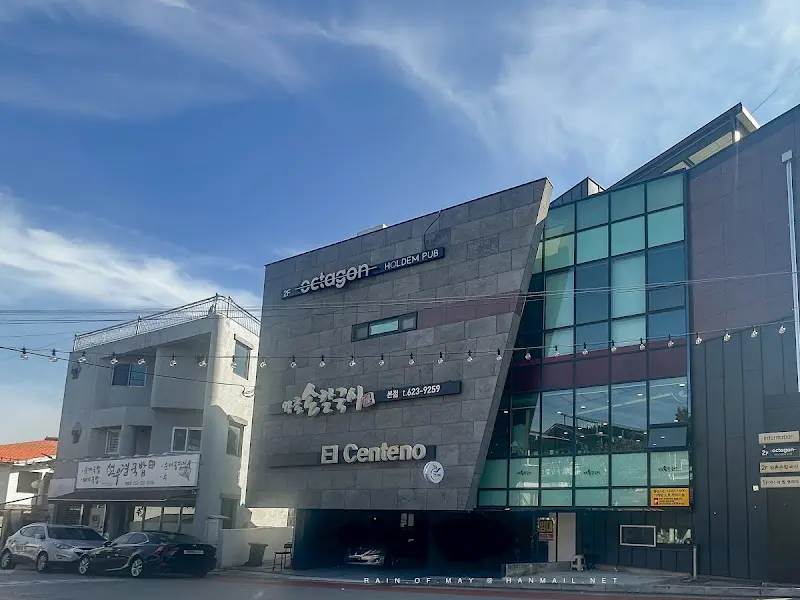 깔끔하고 웅장한 외관