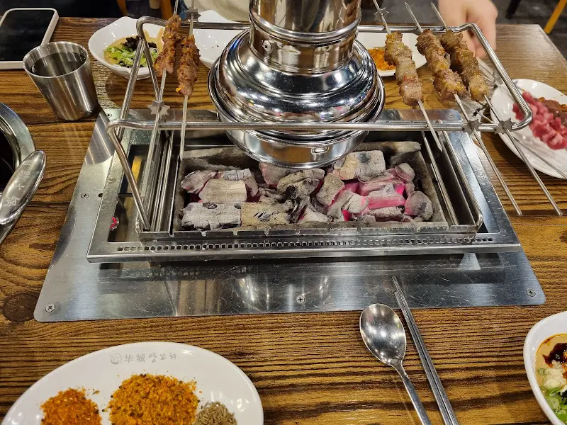 양꼬치 굽는 모습