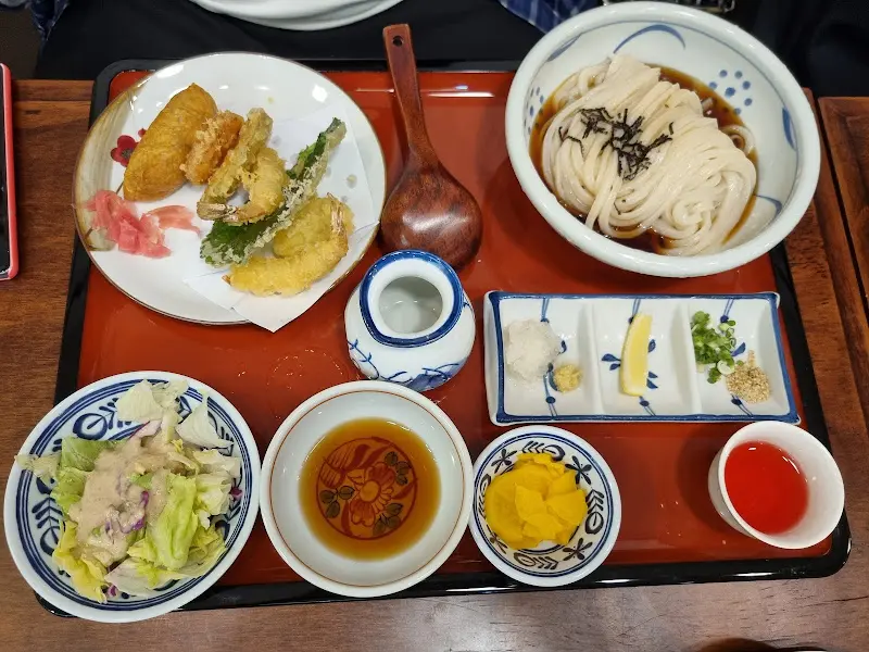 우동 정식 전체샷